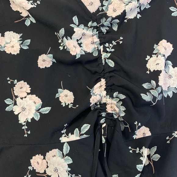 Express Crop Black Floral Blouse Size Small - Picture 2 of 5
